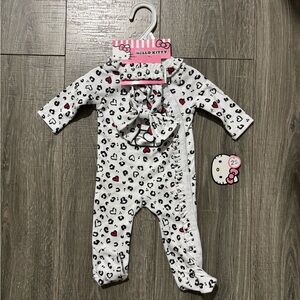 Hello Kitty Black & White Heart Print baby Footie 2 piece bodysuit and headband